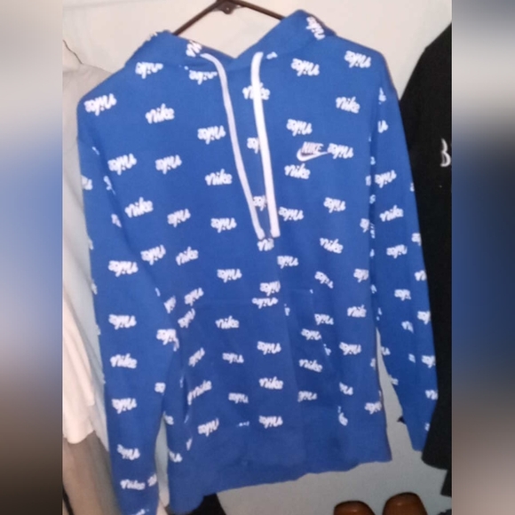 Nike insignia hoodie - Picture 2 of 2